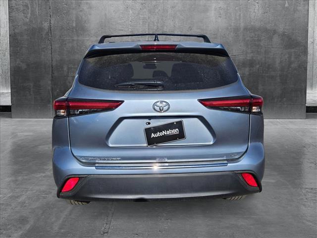 used 2022 Toyota Highlander car, priced at $33,268