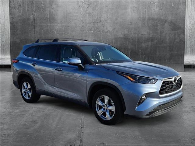 used 2022 Toyota Highlander car, priced at $33,268