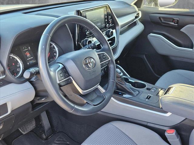 used 2022 Toyota Highlander car, priced at $33,268