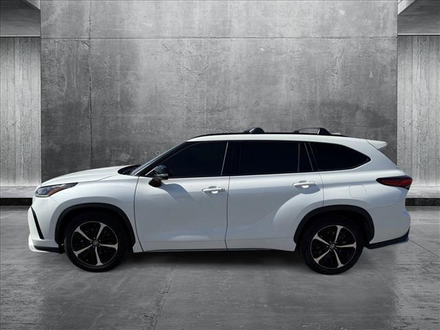 used 2021 Toyota Highlander car, priced at $29,995