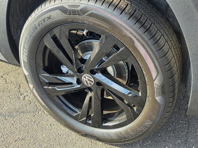 new 2026 Volkswagen Atlas Cross Sport car, priced at $51,951