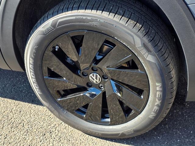 new 2026 Volkswagen Atlas car, priced at $49,049