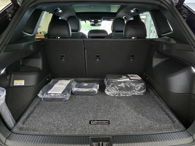 new 2025 Volkswagen Tiguan car, priced at $37,957