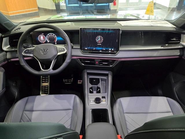 new 2025 Volkswagen Tiguan car, priced at $37,957