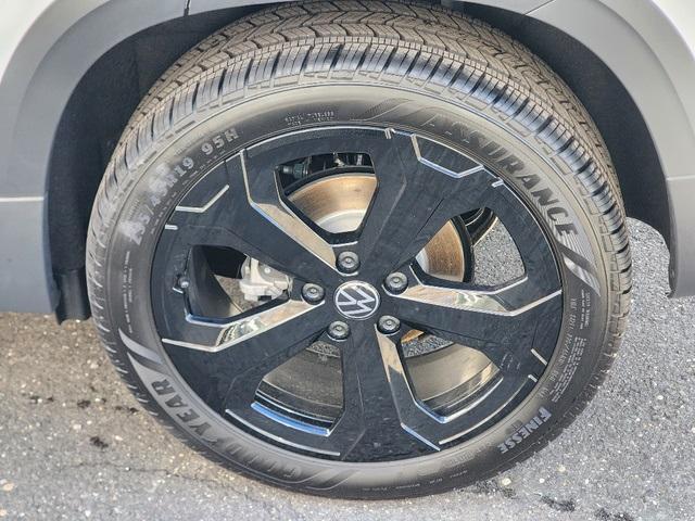new 2025 Volkswagen Taos car, priced at $33,306