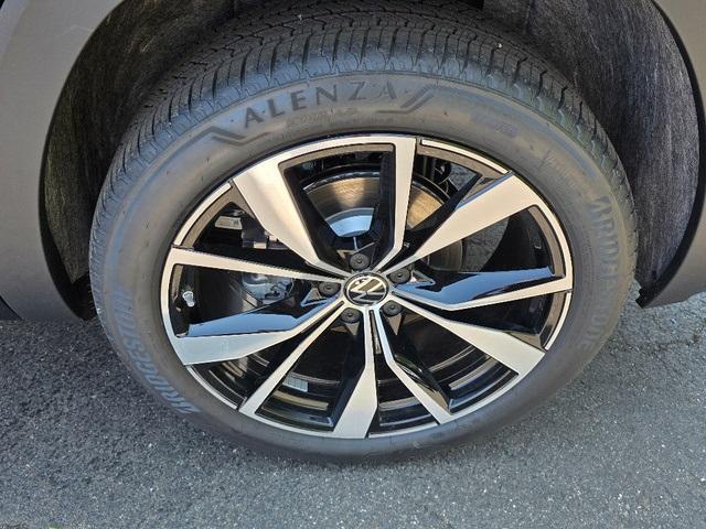 new 2025 Volkswagen Atlas car, priced at $56,366