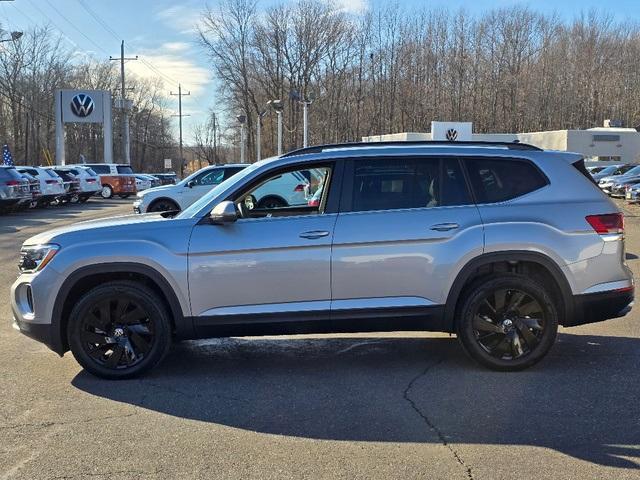 new 2024 Volkswagen Atlas car, priced at $45,752