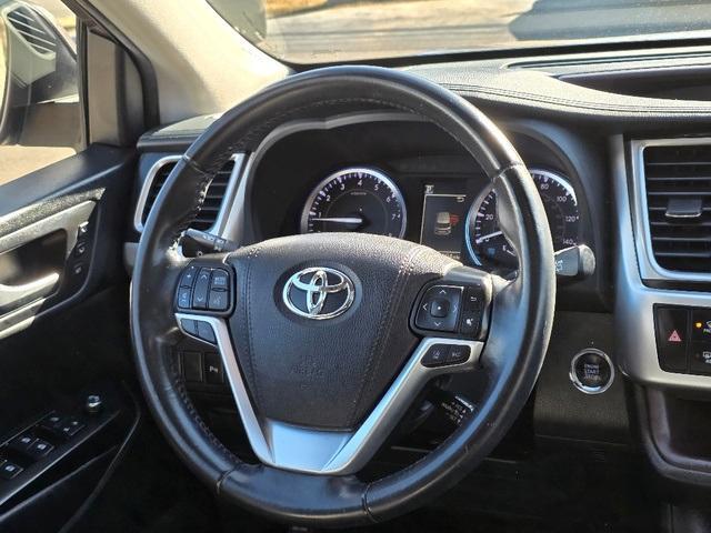 used 2019 Toyota Highlander car, priced at $21,995