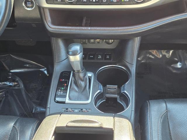 used 2019 Toyota Highlander car, priced at $21,995