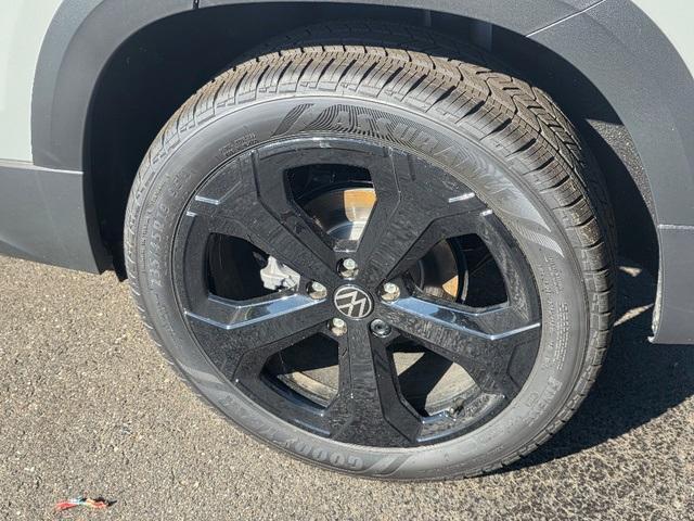 new 2025 Volkswagen Taos car, priced at $36,298