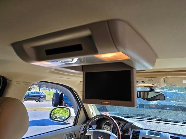 used 2010 Cadillac Escalade car, priced at $9,750