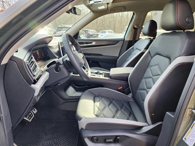 new 2025 Volkswagen Atlas car, priced at $48,439