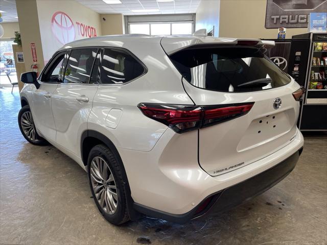 used 2023 Toyota Highlander Hybrid car, priced at $36,598