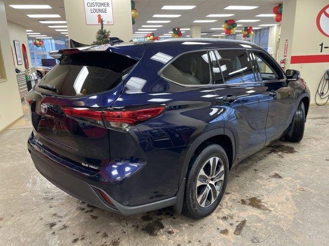 used 2022 Toyota Highlander car, priced at $39,516