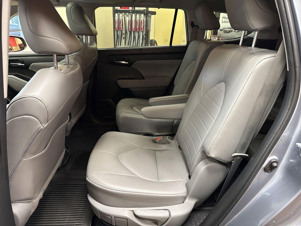 used 2022 Toyota Highlander Hybrid car, priced at $38,554