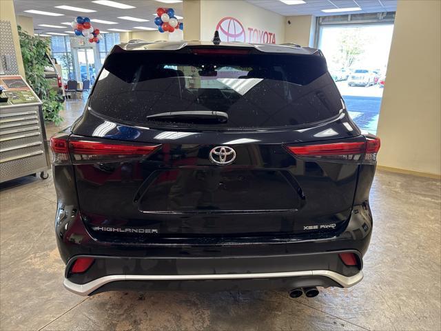 used 2022 Toyota Highlander car, priced at $39,546