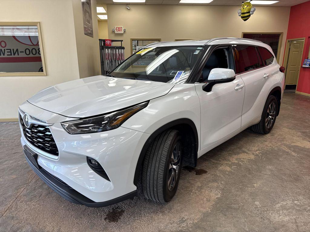 used 2022 Toyota Highlander car, priced at $39,927