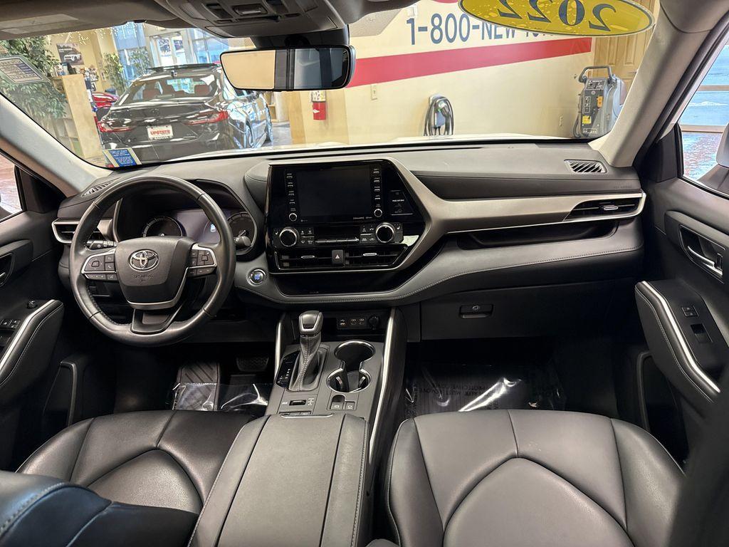 used 2022 Toyota Highlander car, priced at $37,527