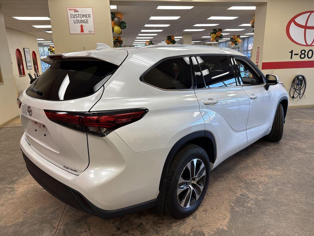 used 2022 Toyota Highlander car, priced at $37,527