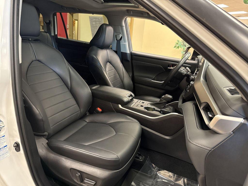 used 2022 Toyota Highlander car, priced at $37,527