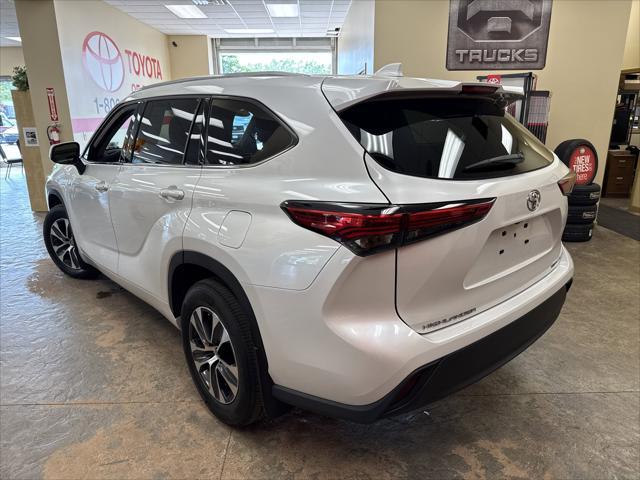 used 2022 Toyota Highlander car, priced at $39,927