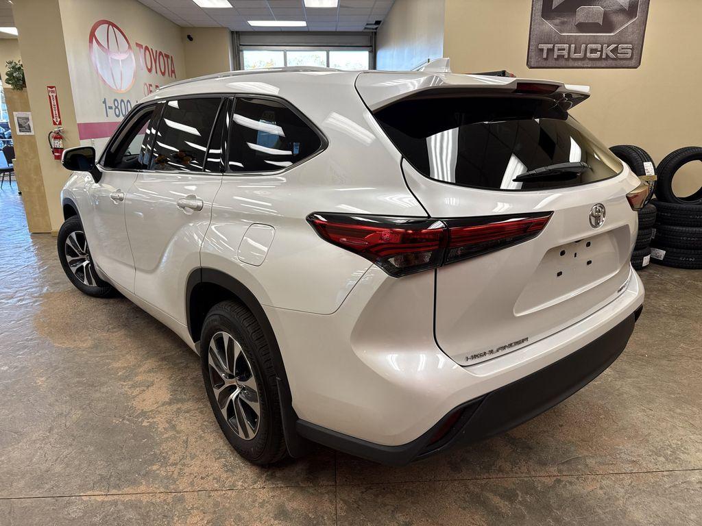 used 2022 Toyota Highlander car, priced at $37,527