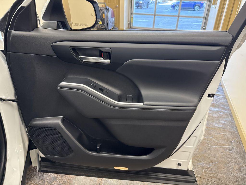 used 2022 Toyota Highlander car, priced at $37,527