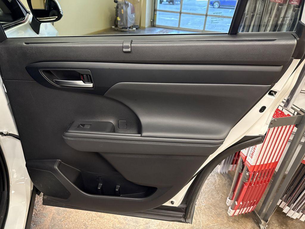 used 2022 Toyota Highlander car, priced at $37,527