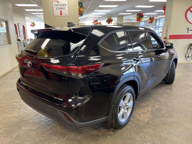 used 2022 Toyota Highlander car, priced at $33,528