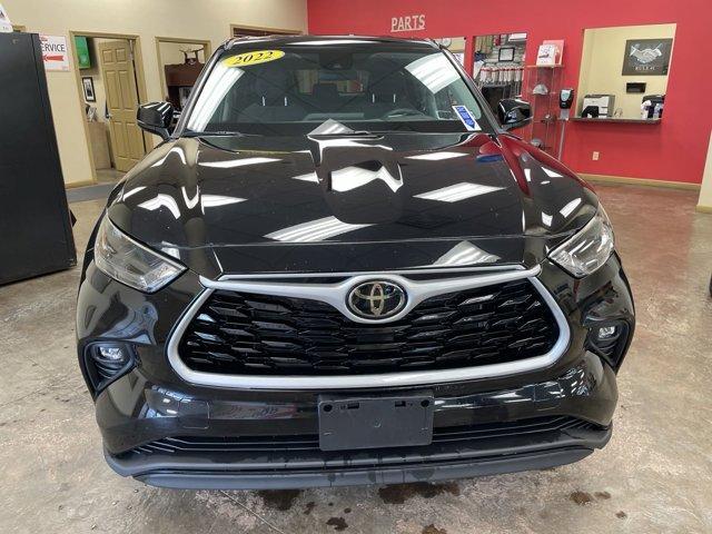 used 2022 Toyota Highlander car, priced at $34,528