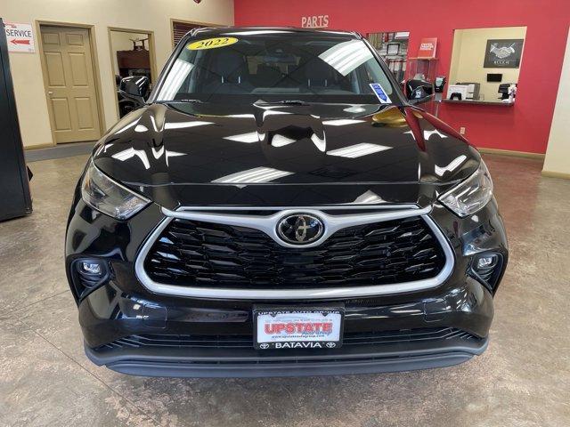 used 2022 Toyota Highlander car, priced at $33,528