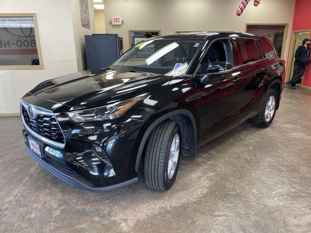 used 2022 Toyota Highlander car, priced at $33,528