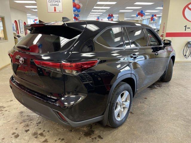 used 2022 Toyota Highlander car, priced at $34,528