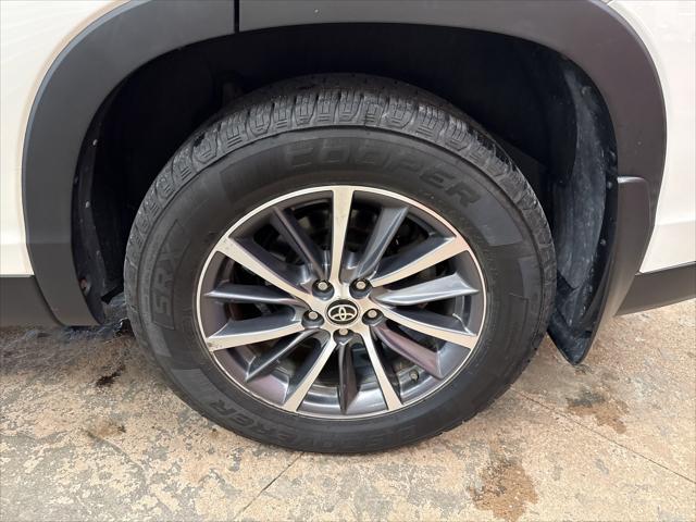 used 2019 Toyota Highlander car, priced at $29,765