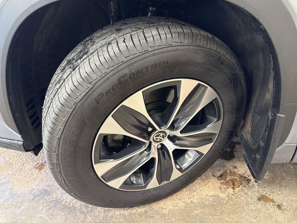 used 2021 Toyota Highlander car, priced at $34,950