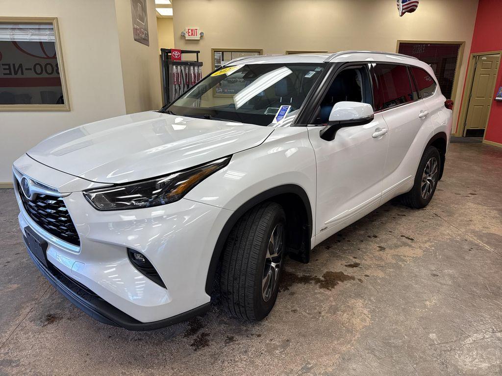 used 2022 Toyota Highlander Hybrid car, priced at $39,555