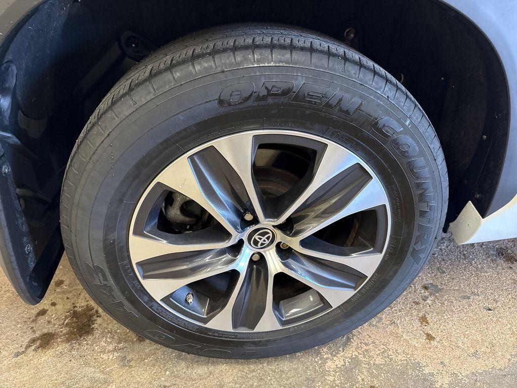 used 2022 Toyota Highlander Hybrid car, priced at $39,555