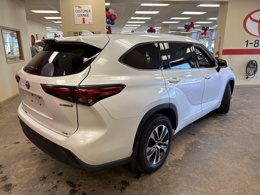 used 2022 Toyota Highlander Hybrid car, priced at $39,555