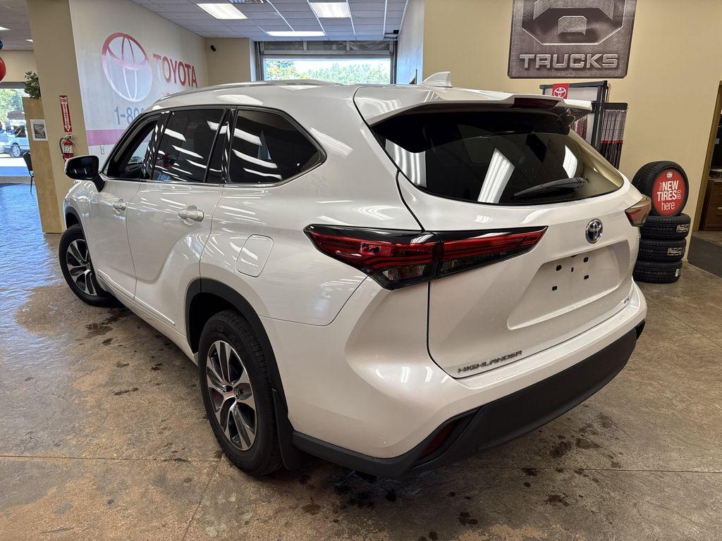 used 2022 Toyota Highlander Hybrid car, priced at $39,555