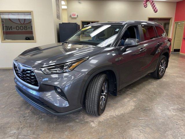 used 2024 Toyota Highlander car, priced at $43,918