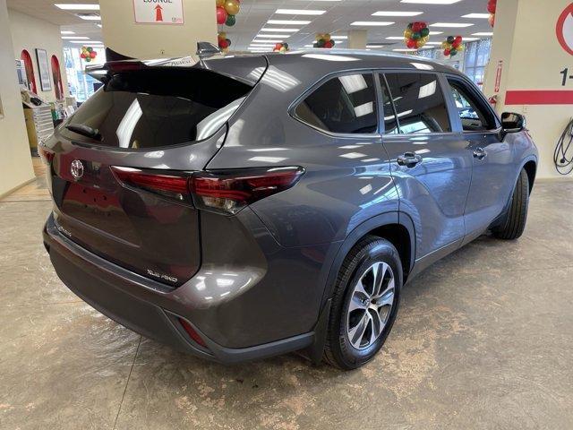 used 2024 Toyota Highlander car, priced at $43,918