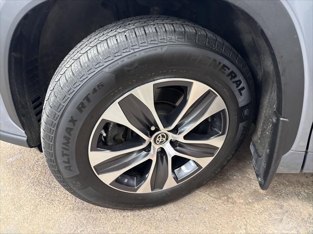 used 2021 Toyota Highlander car, priced at $35,946