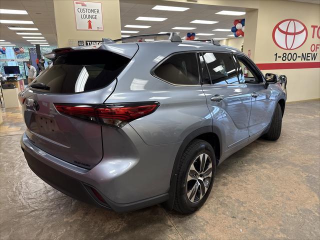 used 2021 Toyota Highlander car, priced at $35,946