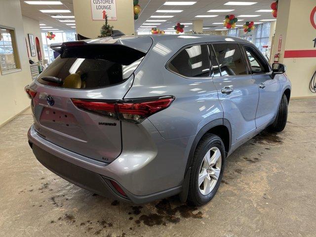 used 2022 Toyota Highlander Hybrid car, priced at $35,538