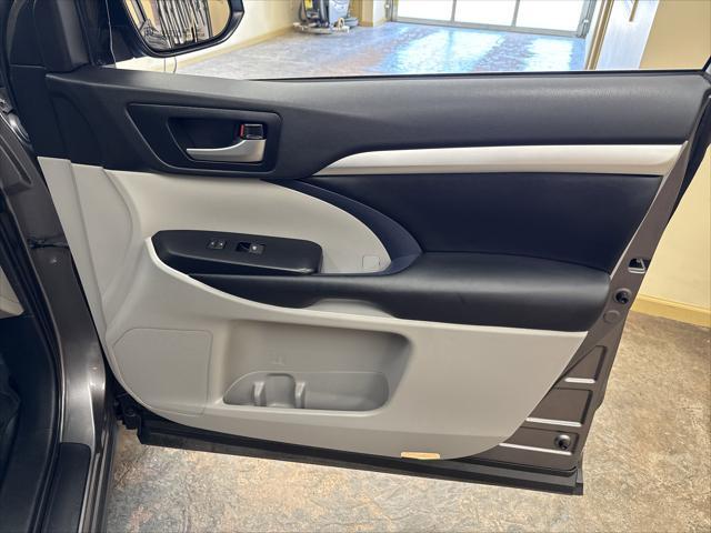 used 2019 Toyota Highlander car, priced at $25,995