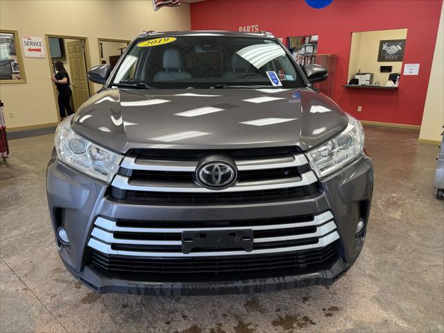 used 2019 Toyota Highlander car, priced at $25,995