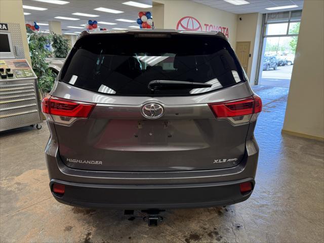 used 2019 Toyota Highlander car, priced at $25,995