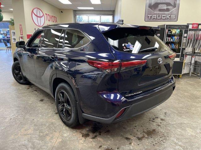 used 2022 Toyota Highlander Hybrid car, priced at $36,927