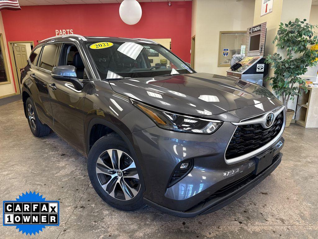 used 2022 Toyota Highlander car, priced at $38,524