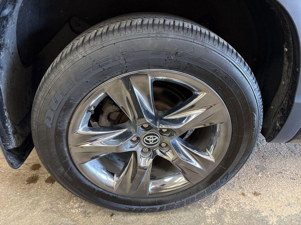 used 2019 Toyota Highlander Hybrid car, priced at $36,558